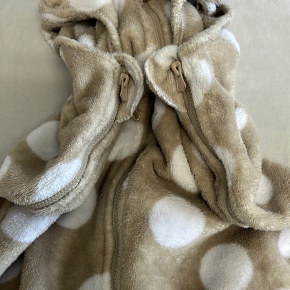 Gunamuna - Tan and White Polka Dot plush Sleep Sack with double Zipper Closure - Picture 4 of 10
